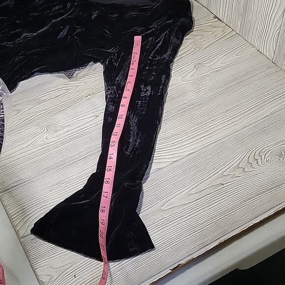 Good American Black Velvet V Neck Bodysuit Top Womens Size 2 Medium NWT - Picture 10 of 11